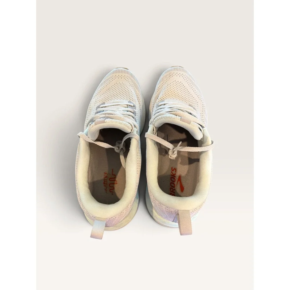 Brooks revel running